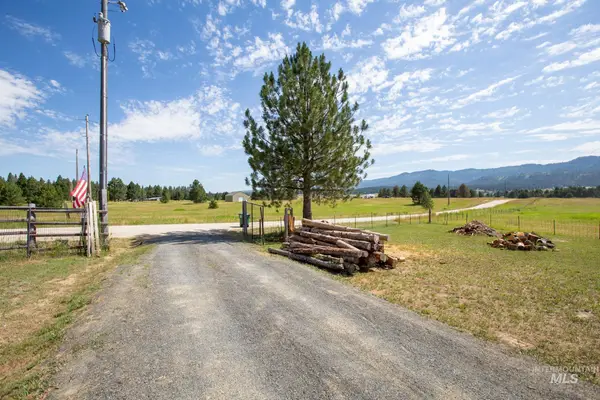 7 Garrett Ln, Cascade, ID 83611