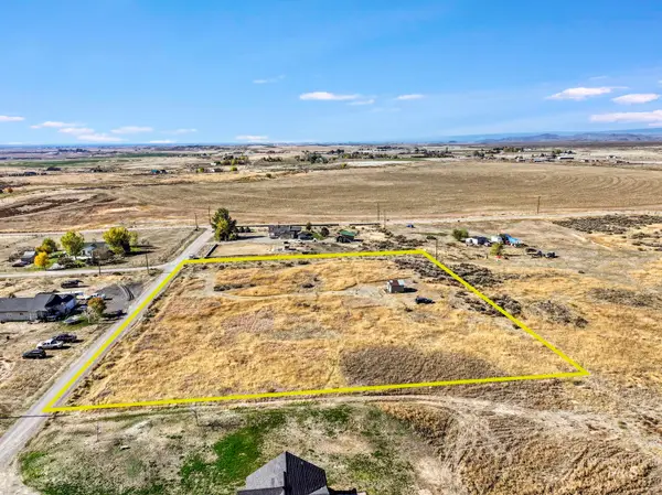 584 N Circle, Shoshone, ID 83352