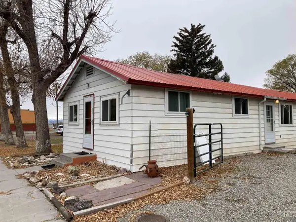 426 W Grand Ave, Arco, ID 83213