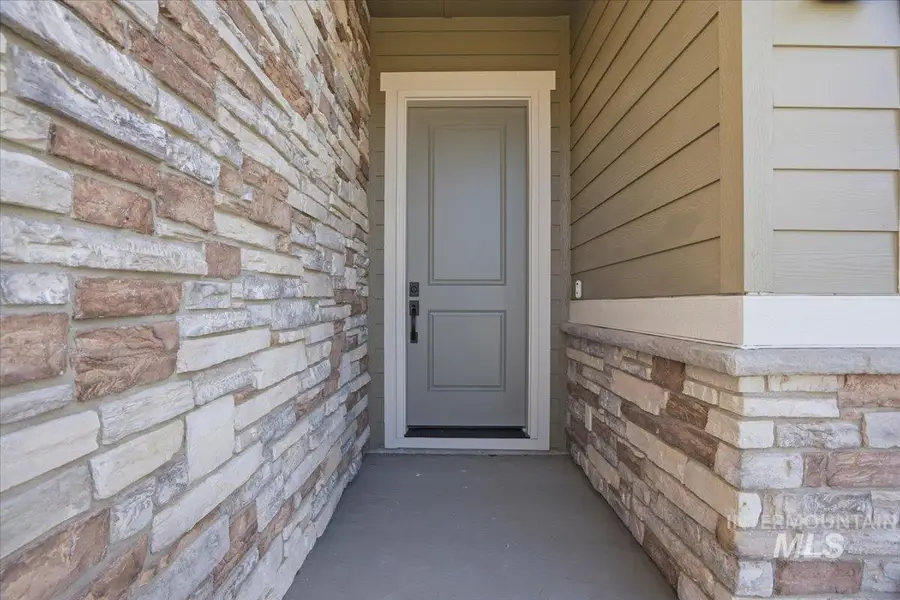 900 N Falling Water Way, Eagle, ID 83616 - Image #2