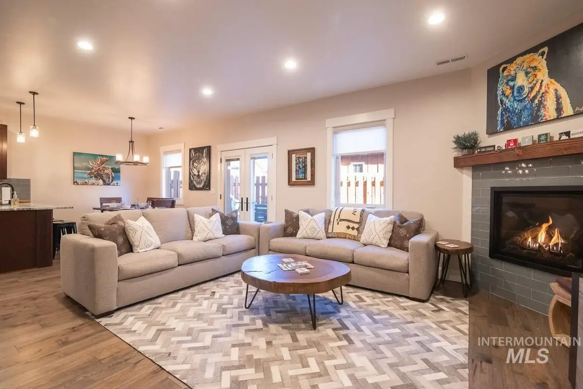 611 Blue Water Cir, McCall, ID 83638 - Image #1