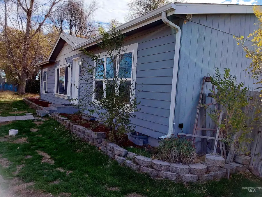 13735 SW Eisenhower Cir, Mountain Home, ID 83647 - Image #2