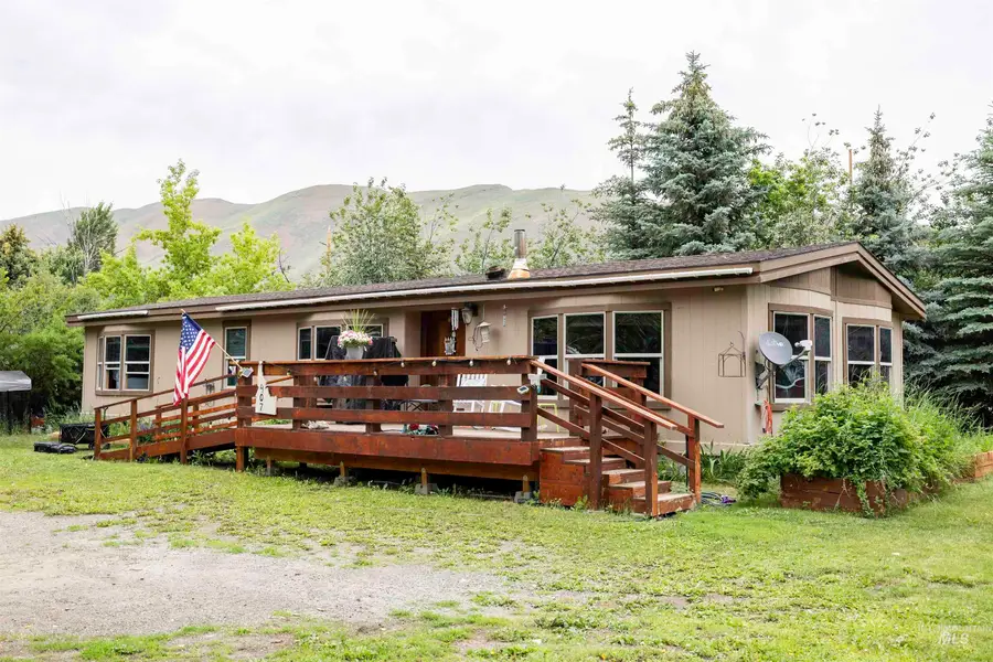 407 Broadford Rd, Bellevue, ID 83313 - Image #2
