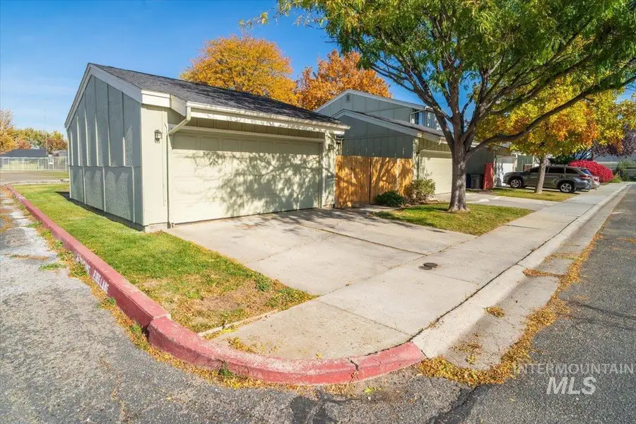 2473 N Westminster Ln, Boise, ID 83704 - Image #2