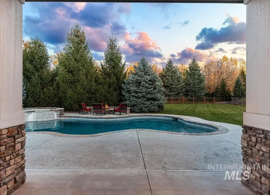 1102 N Lionbridge Ave, Eagle, ID 83616 - Image #2