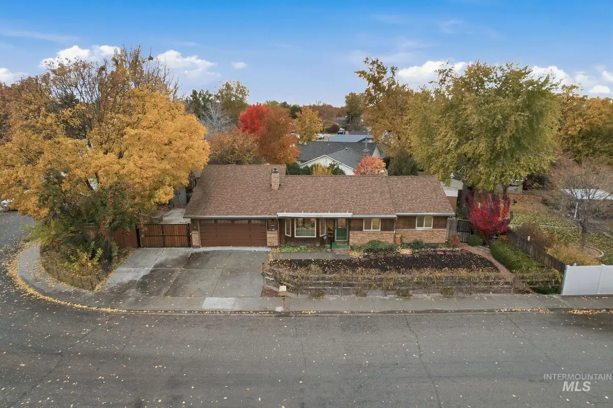1093 N Dalton Ave, Boise, ID 83704 - Image #1