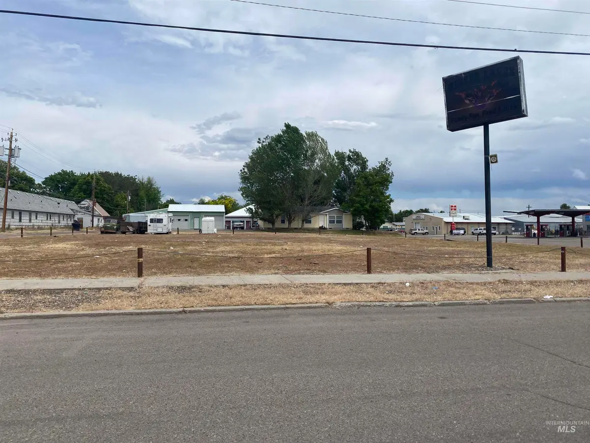326 E 2nd St, Weiser, ID 83672 - Image #1