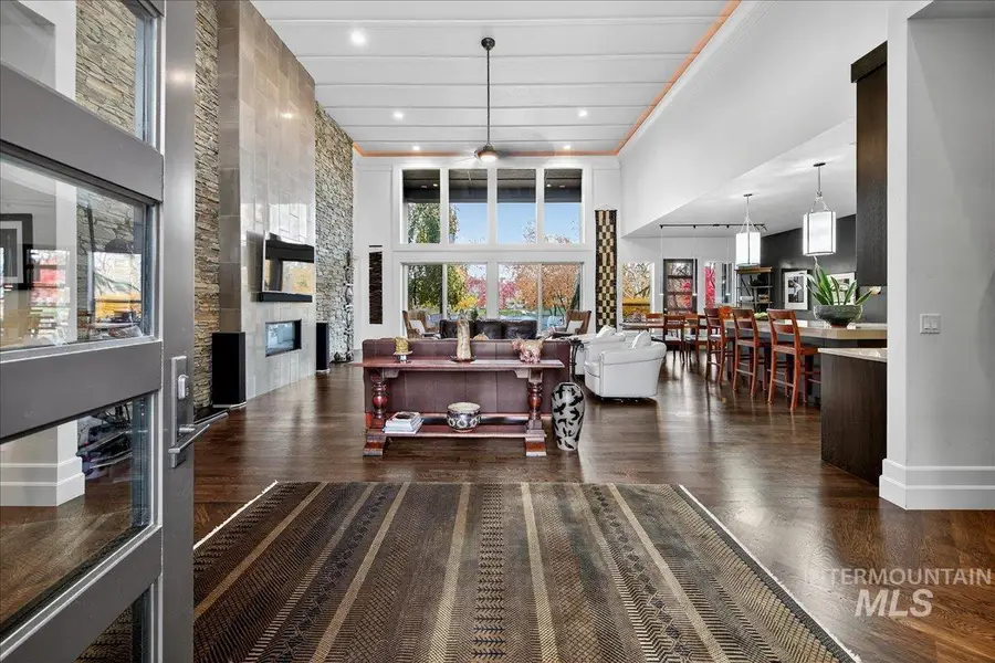 524 E Lakebrook Ln, Eagle, ID 83616 - Image #2