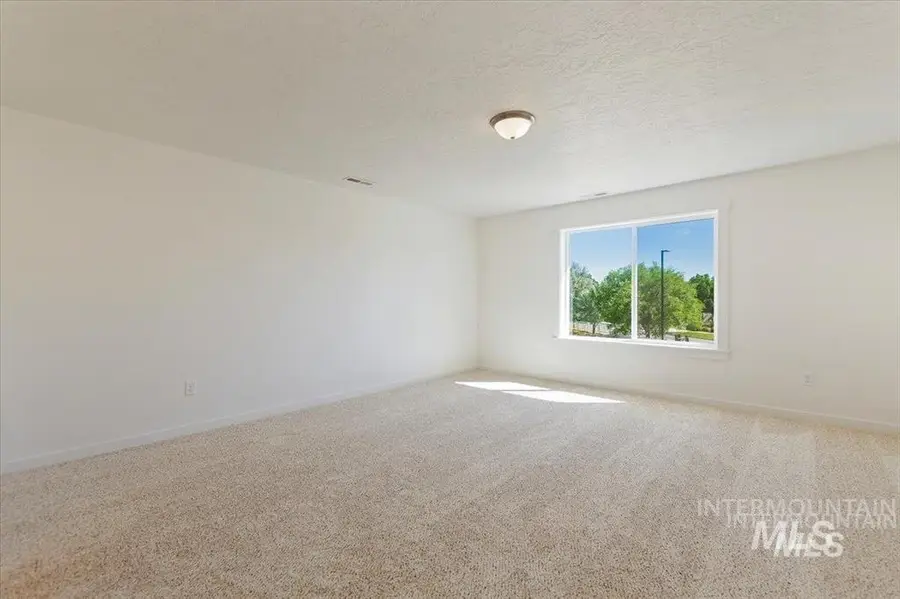 1586 Sw Silverstone Ave, Mountain Home, ID 83647 - Image #2
