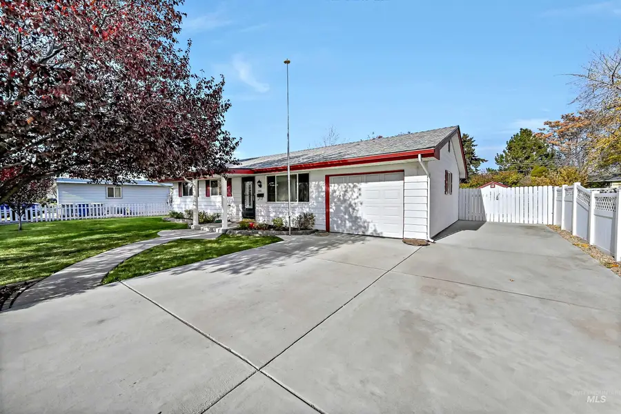 4304 W Saint Andrews Drive, Boise, ID 83705 - Image #2