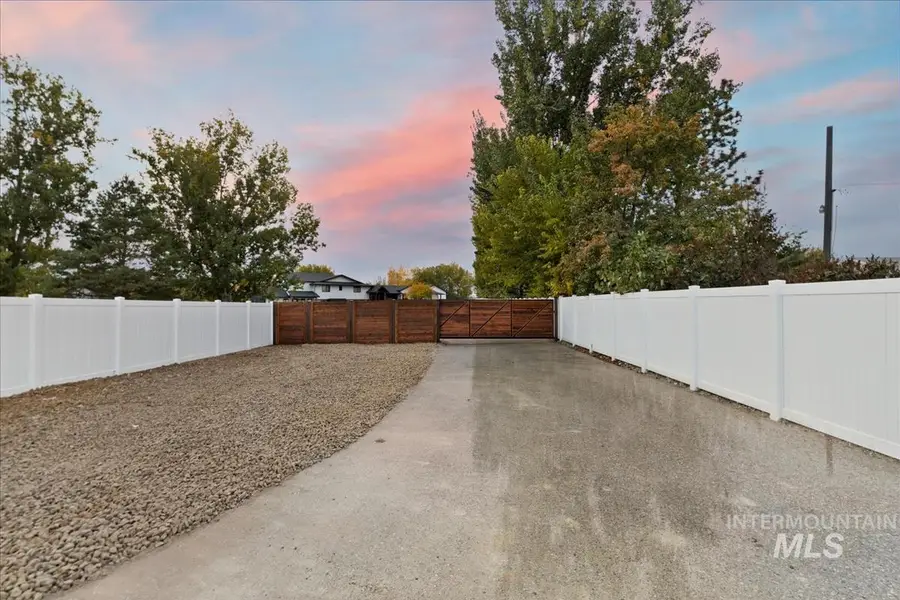 1417 N Kcid Rd, Caldwell, ID 83605 - Image #2