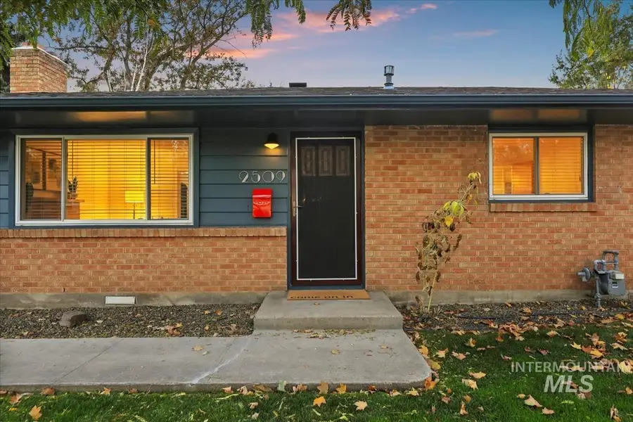 2509 N Joretta Dr, Boise, ID 83704 - Image #2