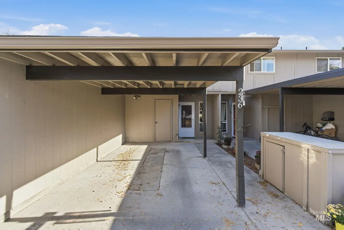 236 N Eagle Glen, Eagle, ID 83616 - Image #1