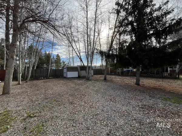 25 F Street, Cascade, ID 83611