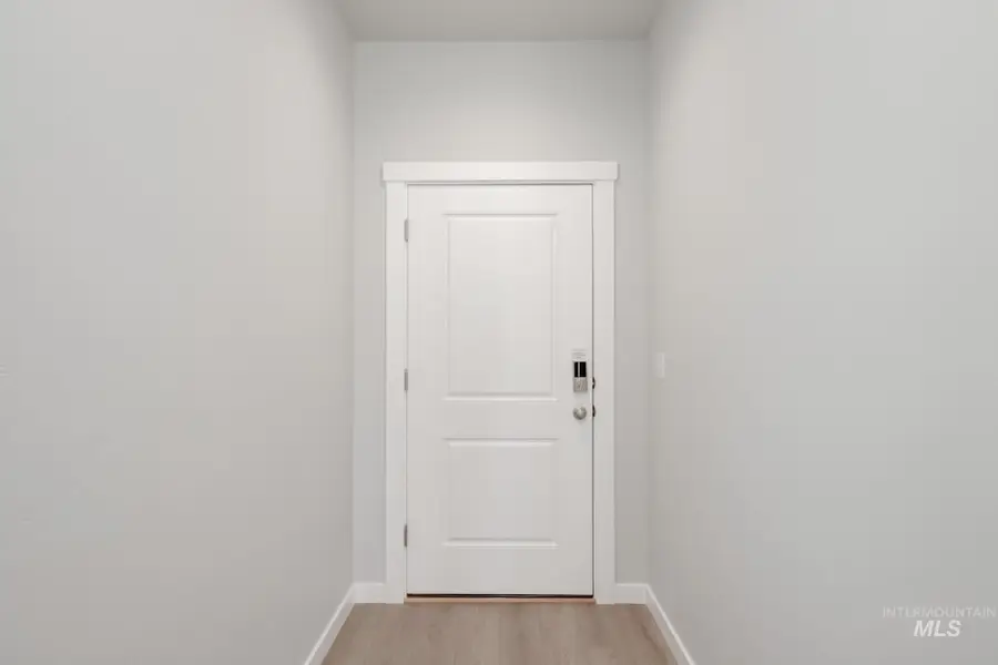 917 N Mirror Creek Way, Meridian, ID 83642 - Image #2