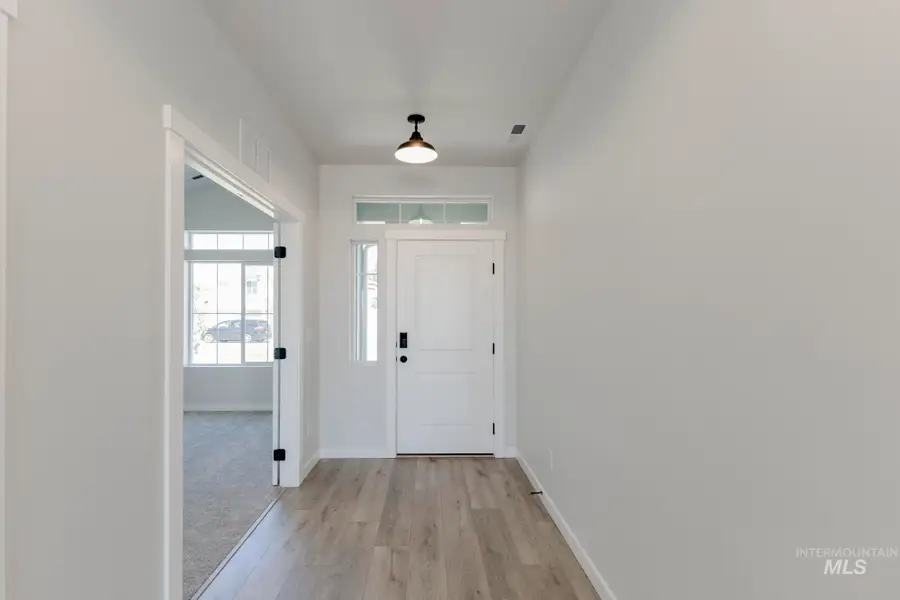 7226 E Shields Dr, Nampa, ID 83687 - Image #2