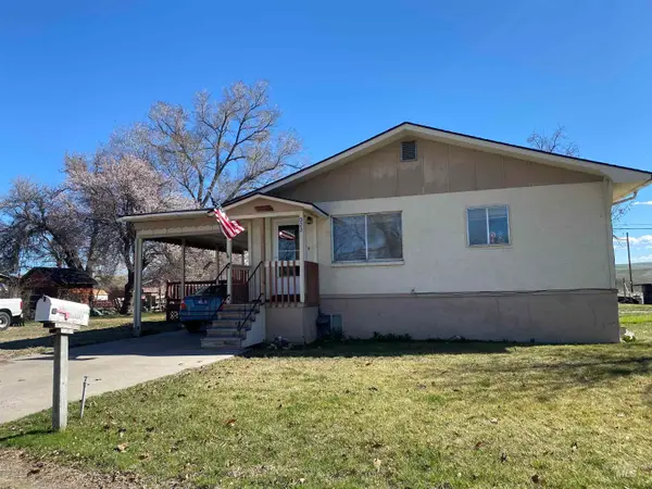 323 E Garfield Ave, Glenns Ferry, ID 83623