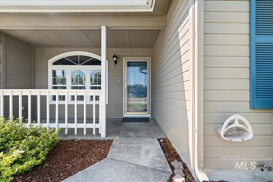 931 N Maple Creek Ave, Meridian, ID 83642 - Image #2