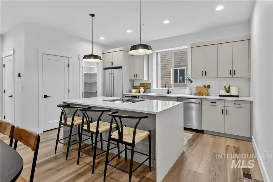 1719 S Rock View Ln, Boise, ID 83705 - Image #2