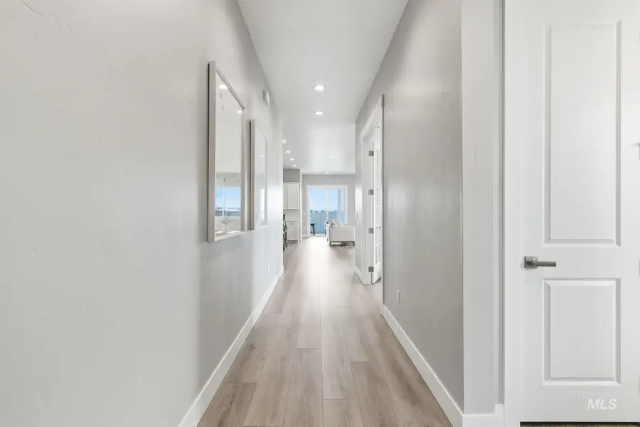 2195 N Mountain Vista Ave, Star, ID 83669 - Image #3