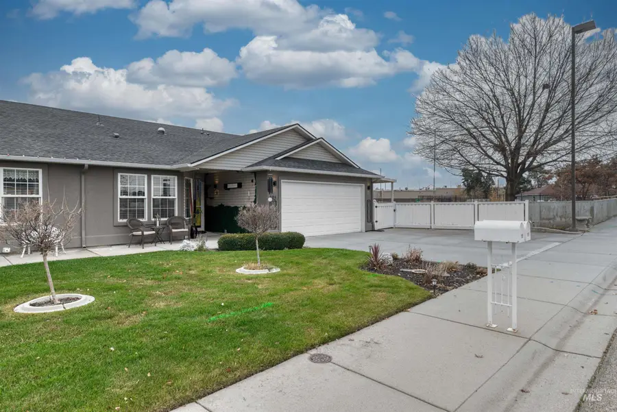 101 E Carmel Dr, Meridian, ID 83646 - Image #3