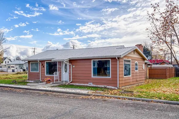 303 W 1st St, Middleton, ID 83644