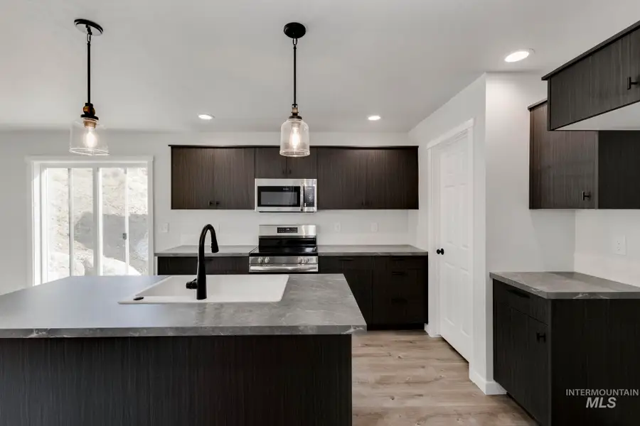 10765 Rutland St, Caldwell, ID 83605 - Image #2