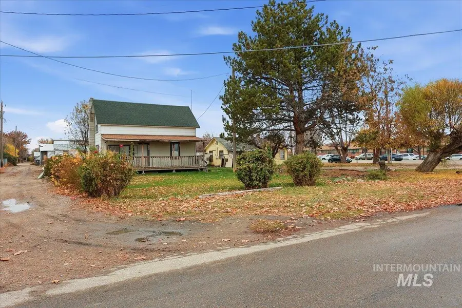 217 E 3rd St, Wilder, ID 83676 - Image #2