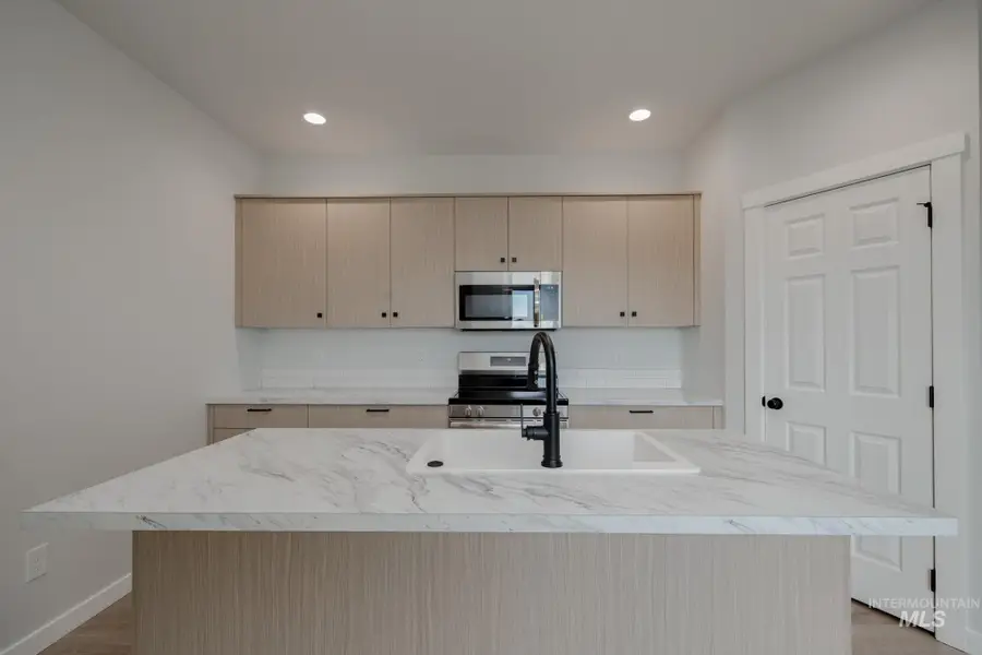 3042 E Boulder Basin Dr, Kuna, ID 83634 - Image #2