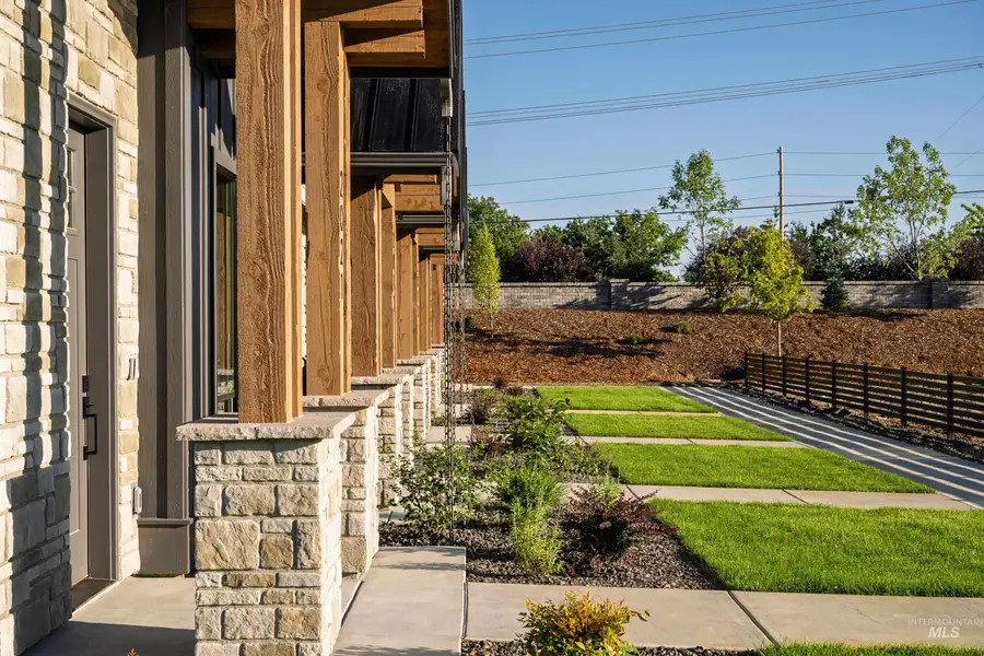 2166 W Freya Ct, Eagle, ID 83616 - Image #2