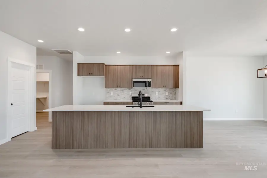 2071 N 7th E St, Mountain Home, ID 83647 - Image #3