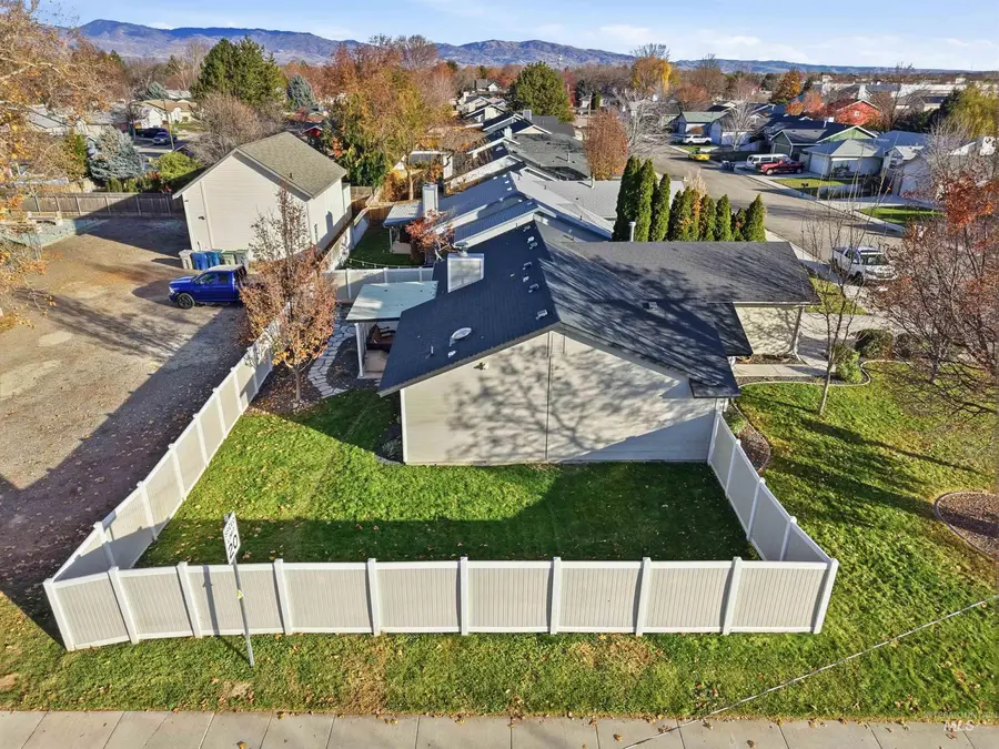 11078 W Tidewater Ct, Boise, ID 83713 - Image #2