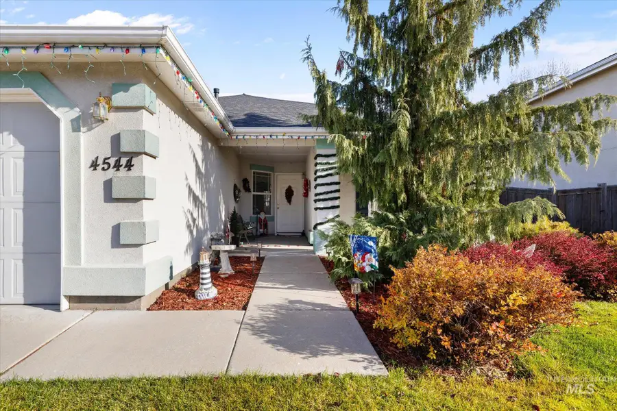 4544 N Heritage View Ave, Meridian, ID 83646 - Image #2