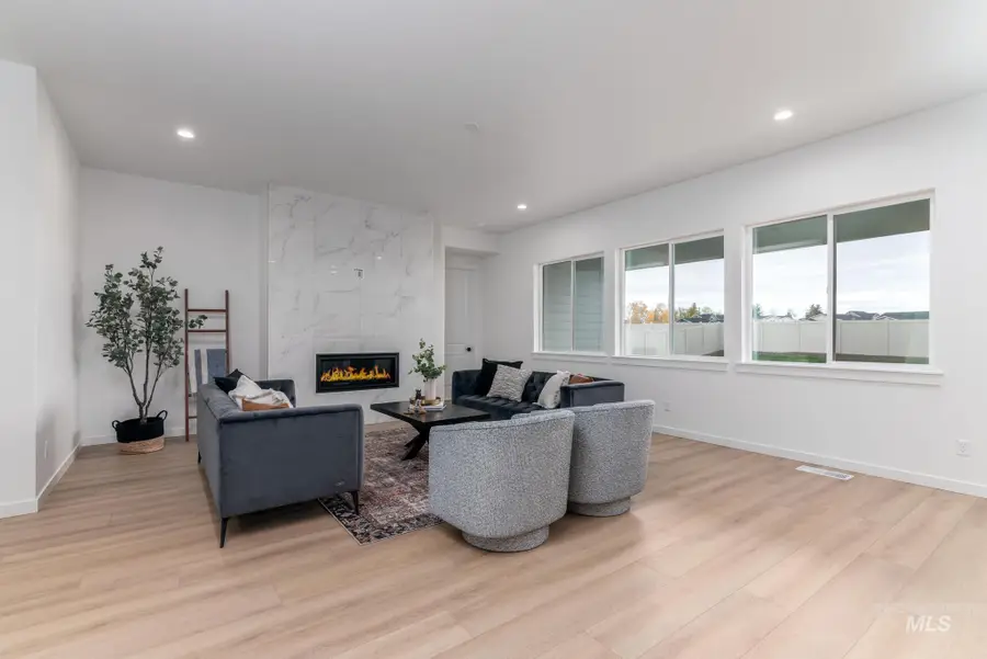 1343 W Thoroughbred St, Middleton, ID 83644 - Image #2