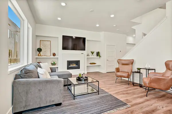 2771 W Stewart Ave, Boise, ID 83702