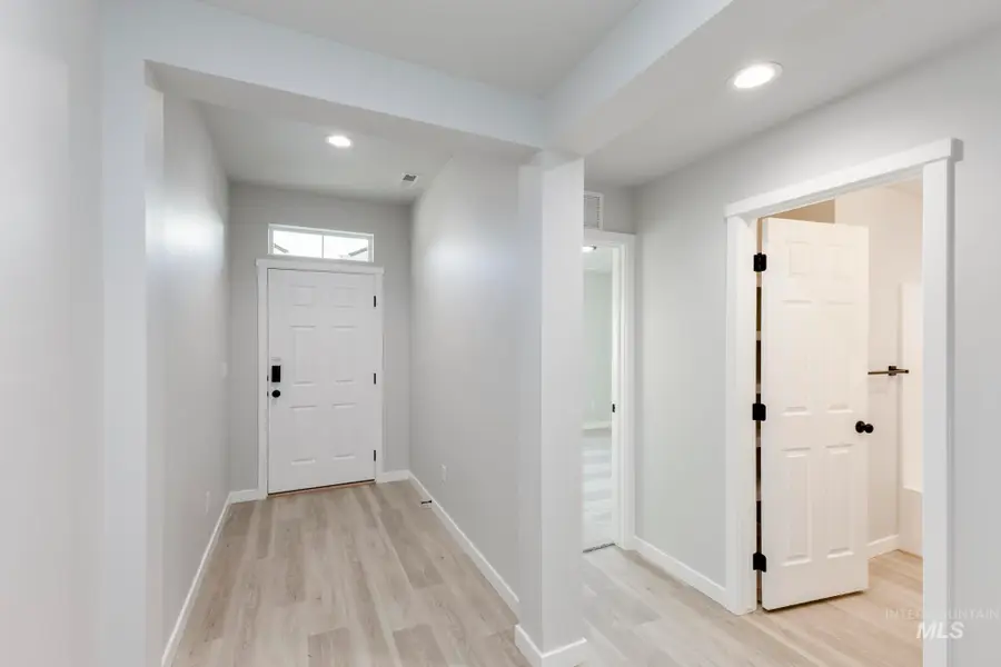 313 N Meadowsweet Ave, Kuna, ID 83634 - Image #2