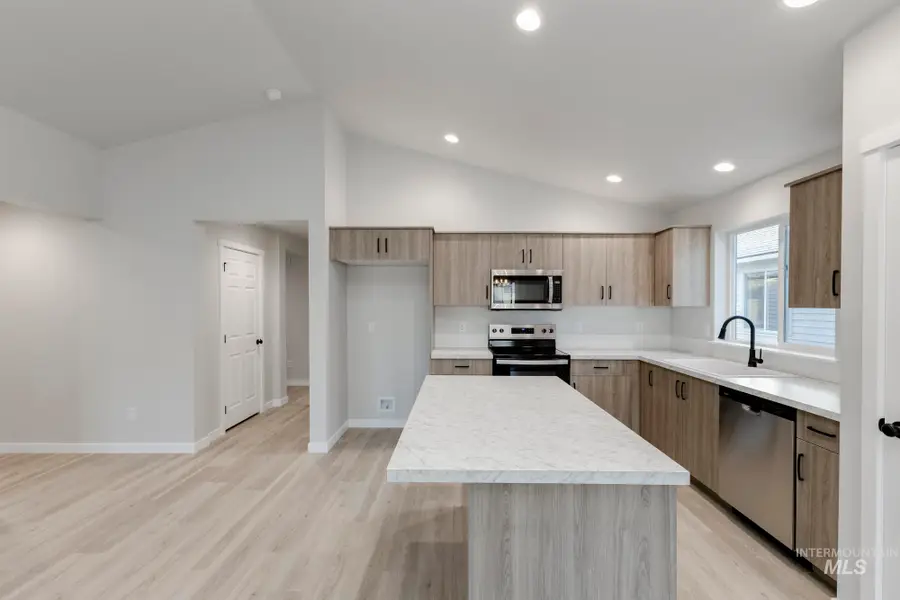 313 N Meadowsweet Ave, Kuna, ID 83634 - Image #3