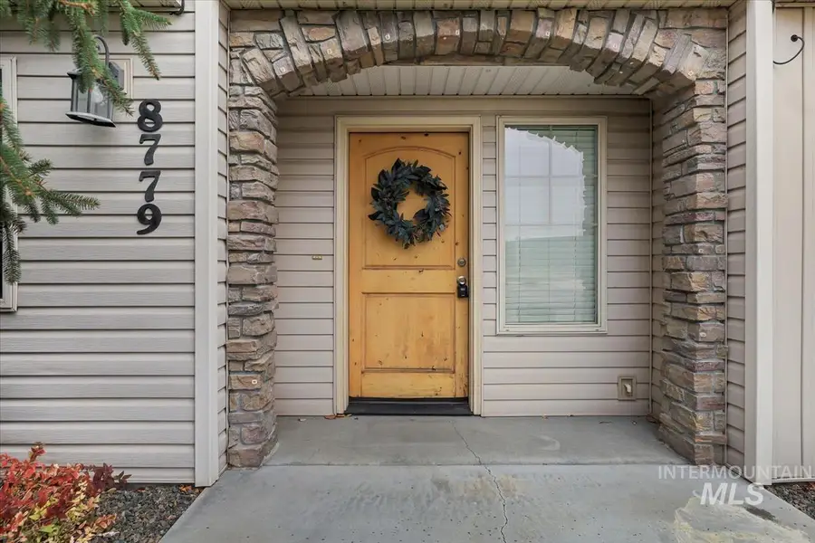 8779 W Pine Valley Ln, Boise, ID 83709 - Image #2