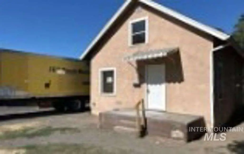 406 9th St, Clarkston, WA 99403 - #1