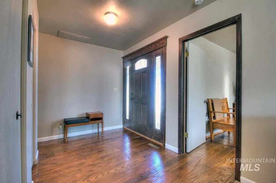 585 S Park, Ontario, OR 97914 - #3