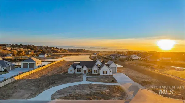 672 Blue Lakes Ct, Middleton, ID 83644