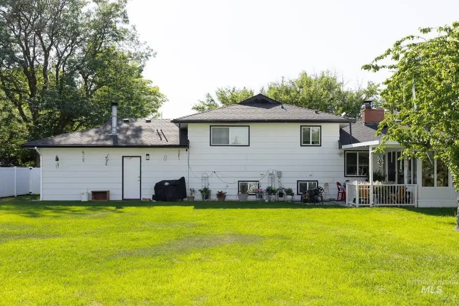 226 N 21st St, Payette, ID 83661 - Image #2