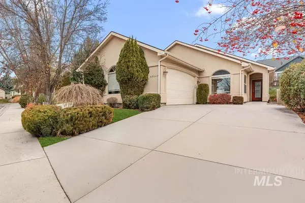 6584 N Antler Pl, Boise, ID 83703