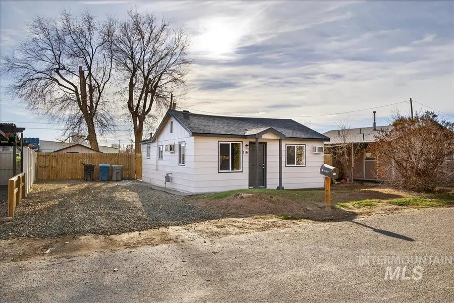 119 Holly St, Caldwell, ID 83605 - Image #2