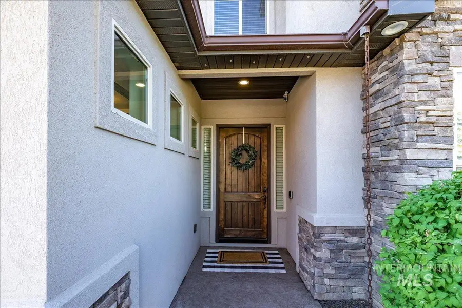 3811 E Darlington Dr, Meridian, ID 83642 - Image #2