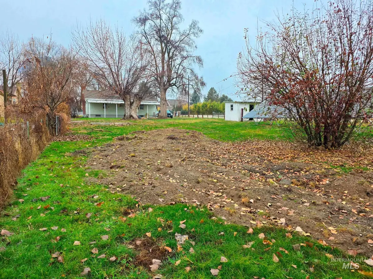 2090 N Washington Ave, Emmett, ID 83617 - Image #1