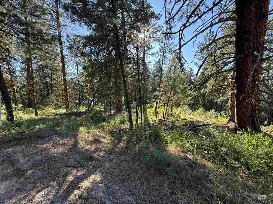 1307 Crown Point Parkway, Cascade, ID 83611 - Image #2