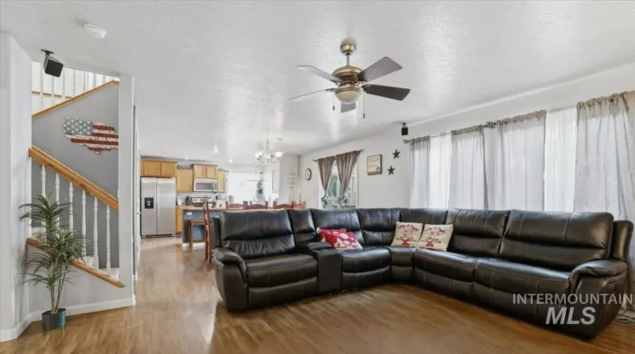 169 E Carver Dr, Meridian, ID 83642 - #3