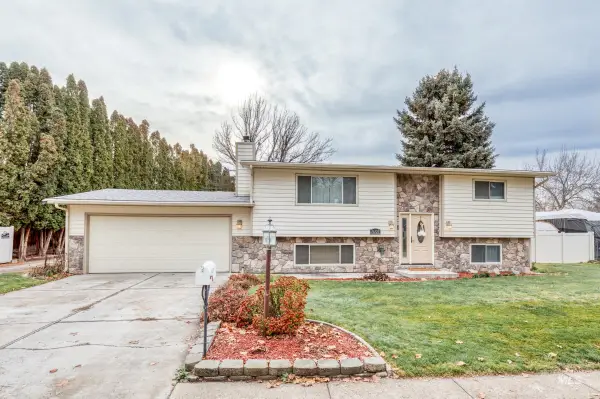 11127 W W Mowhawk Dr., Boise, ID 83709