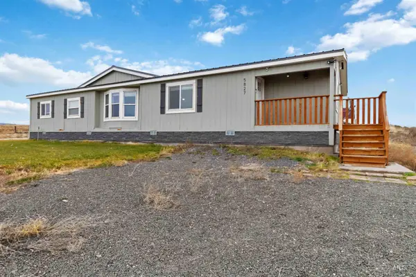5827 E Little Basin Rd, King Hill, ID 83633
